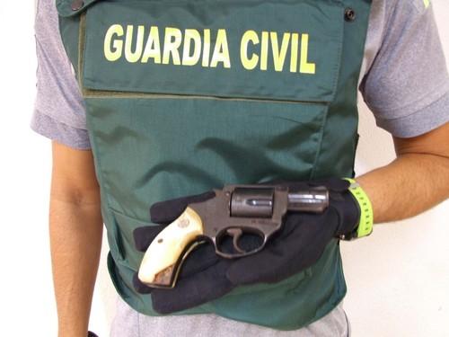 La Guardia Civil detiene al autor de amenazas y una fuerte agresión a un vecino de Roquetas de Mar