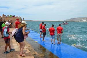 La travesía a Nado del Puerto de Almería ha cruzado el mar un año más