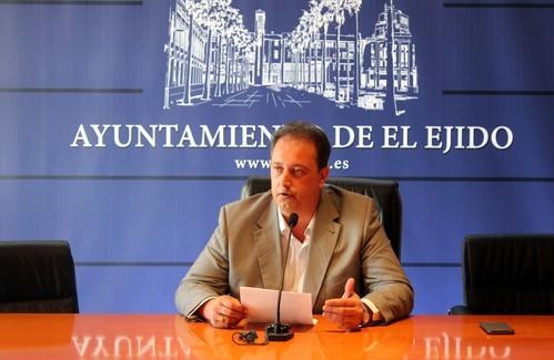 El concejal de Hacienda, José Francisco Rivera, dota con 100.000 euros de presupuesto anual a la Brigada de Mantenimiento