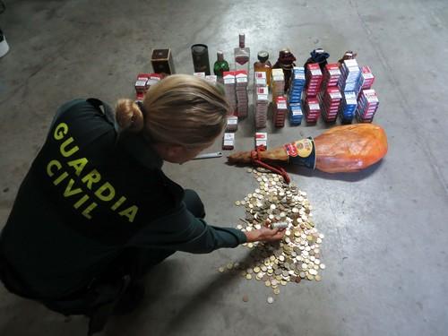 La Guardia Civil detiene a los autores del robo en 2 establecimientos públicos de la comarca del Poniente