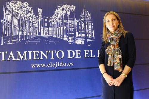 El Ejido celebra el Día Internacional de los Voluntarios con una ruta guiada en barco para conocer la riqueza de los recursos del litoral