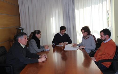 El Ayuntamiento se suma a la labor social de Cáritas con la colocación de 15 contenedores para el reciclado de ropa y calzado