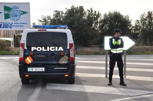 La Policía Nacional detiene en El Ejido a tres jóvenes por retener y robar a varios adolescentes