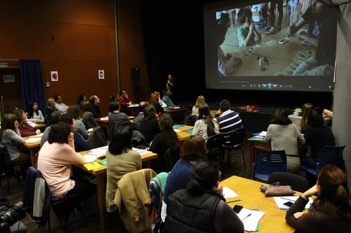 Unos 40 padres de El Ejido aprenden a incentivar y estimular a sus hijos a través de los juegos de mesa y de rol