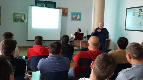 El Distrito Sanitario Poniente forma a entrenadores y técnicos de fútbol en reanimación cardiopulmonar
