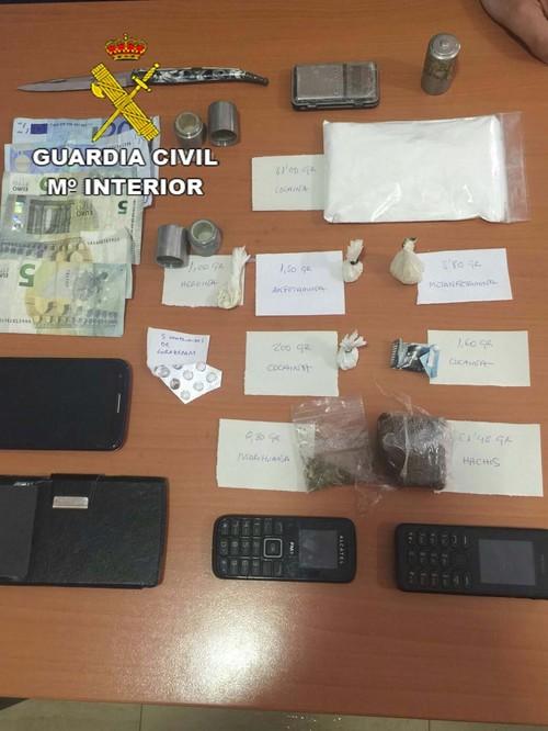 La Guardia Civil de Roquetas se incauta de diferentes clases de estupefacientes y detiene a una persona