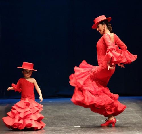 El desfile de moda flamenca ‘We love Mariar’ congrega a más de 900 personas