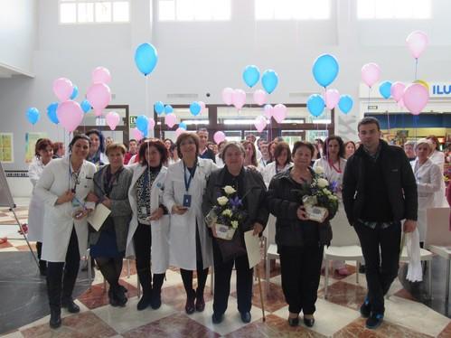 El Hospital de Poniente celebra el Día Internacional de las Mujeres con la muestra ‘Zapatos Rojos’