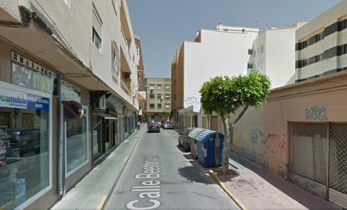 Detenido un varón por robar a punta de cuchillo un móvil a una adolescente de 15 años en el centro de El Ejido