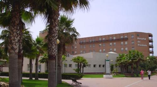 Trasladado al Hospital de Poniente un hombre por intoxicación de humo tras el incendio de una vivienda en El Ejido
