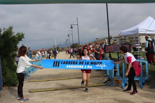 Más de 400 corredoras reivindican el papel de la mujer en el deporte con su participación en la tercera edición de la 'Carrera de la Mujer’