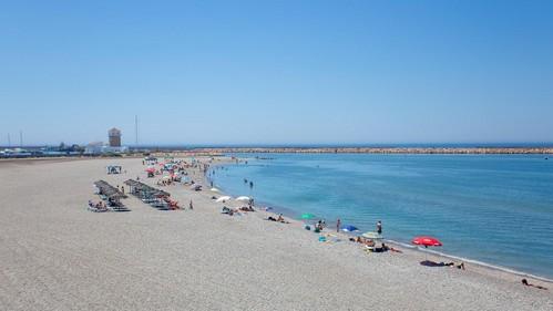 La costa ejidense volverá a lucir este verano cinco banderas azules que ratifican la calidad ambiental de sus playas y los buenos servicios que prestan