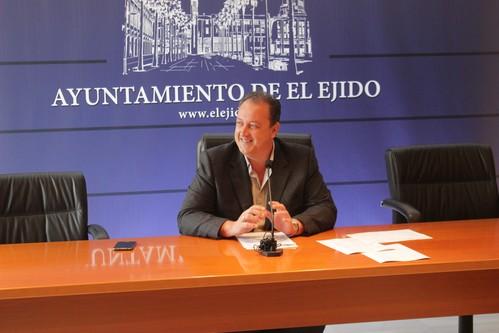 Rivera pide al PSOE que “deje de falsear la realidad” puesto que la visita del presidente del Gobierno fue comunicado a los grupos que conforman la corporación municipal