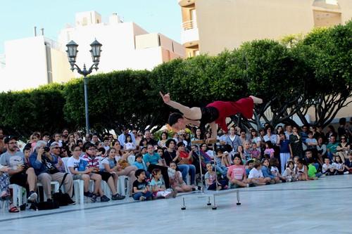 El Festival de El Ejido ‘toma la calle’ llenando sus plazas de representaciones, danza, pasacalles y espectáculos circenses