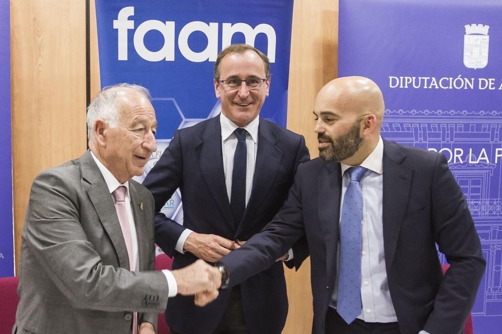 Alfonso Alonso preside la firma de los convenios entre Diputación y FAAM