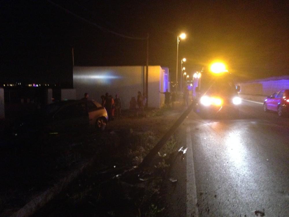 Un varón herido tras chocar con una farola en la Carretera de Pampanico