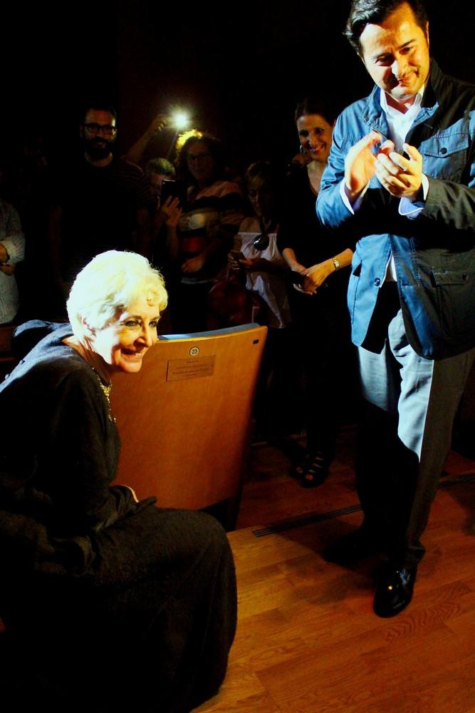 Concha Velasco recibe el reconocimiento de butaca de honor en el Teatro Auditorio de El Ejido