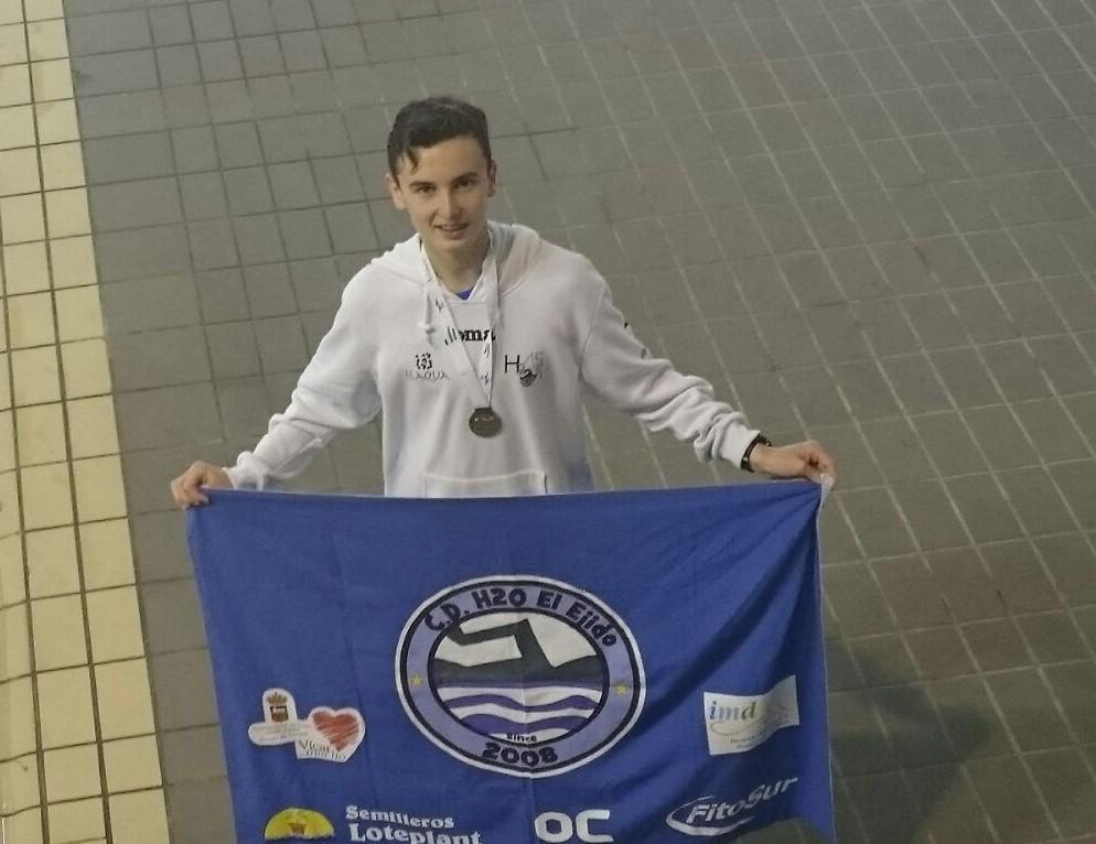 Manuel Martos, con la Selección española en el Campeonato de Europa de natación infantil