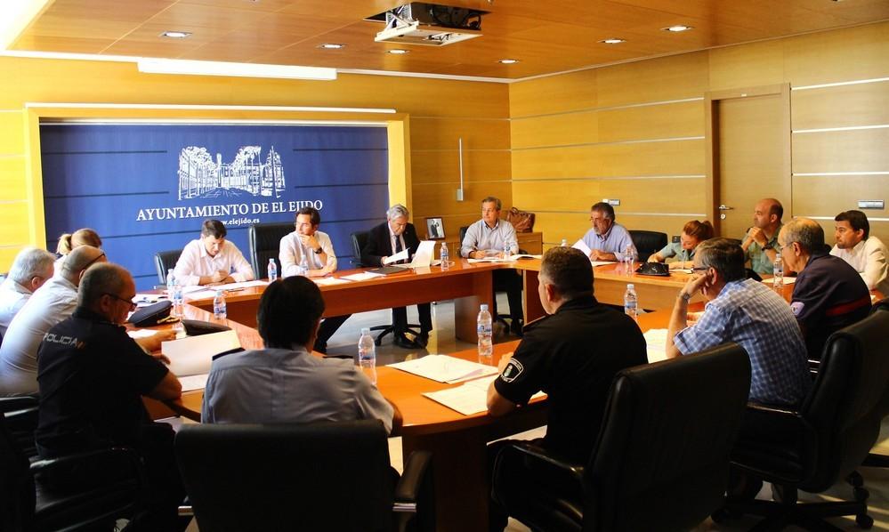 El Ayuntamiento pone en marcha un dispositivo especial de seguridad, limpieza en las playas y de prevención de incendios en el entorno agrícola durante San Juan