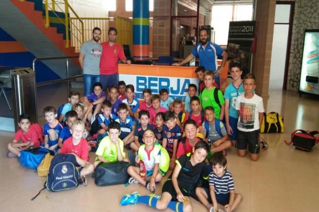40 chavales disfrutan del II Campus de Fútbol Salva Sevilla en Berja y El Ejido
