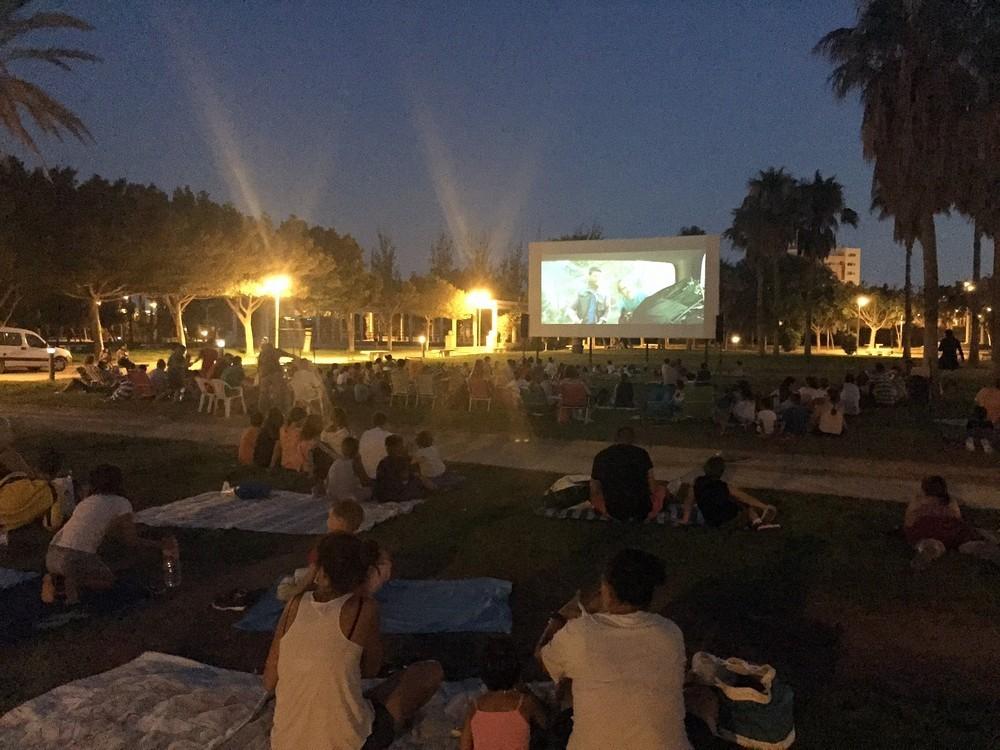 El Ciclo de Cine de Verano al aire libre ha arrancado esta semana con títulos de éxito para toda la familia