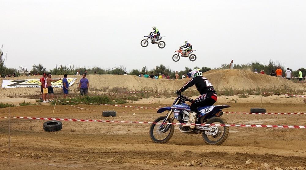 Más de medio millar de aficionados en la tercera prueba del Campeonato provincial de Motocross MX Almería en Balerma