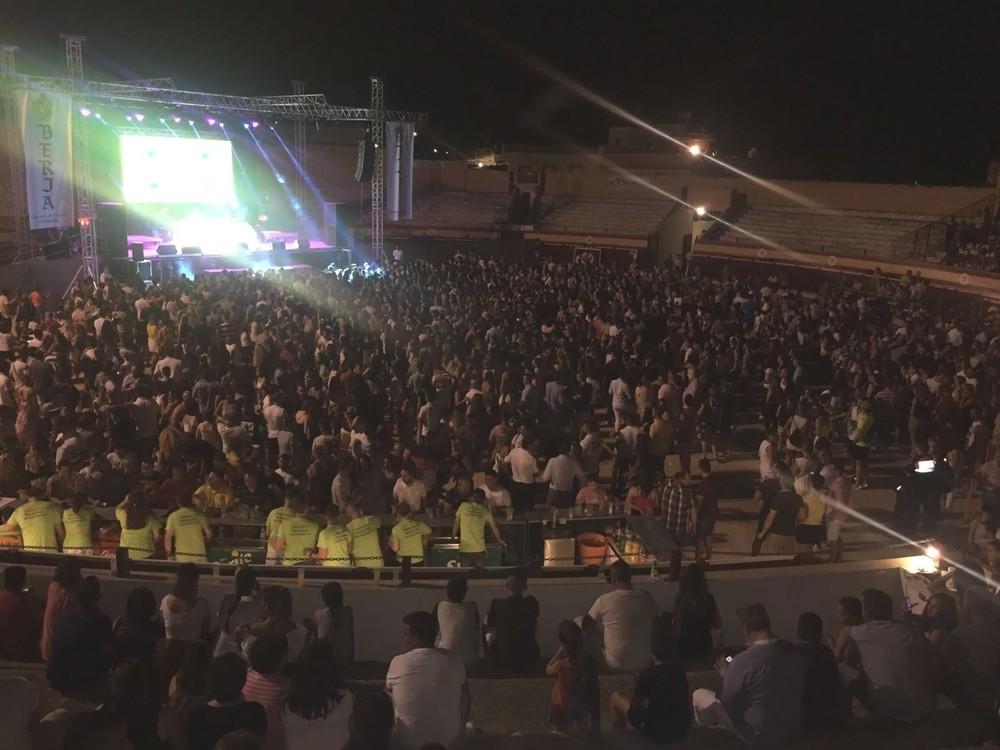 El concierto de Juan Magán llena la Plaza de Toros de Berja