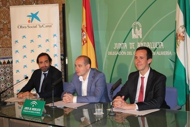 Los participantes en el ‘Programa de Actuación Social en Espacios Naturales’ retiran 29 toneladas de residuos agrícolas de la Albufera de Adra