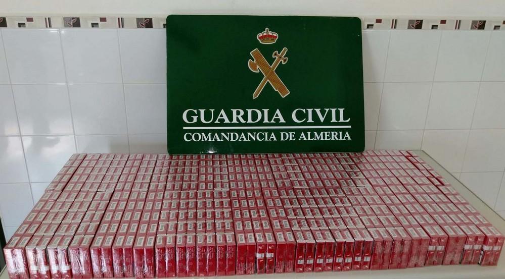 La Guardia Civil de Roquetas interviene 500 cajetillas de tabaco de contrabando