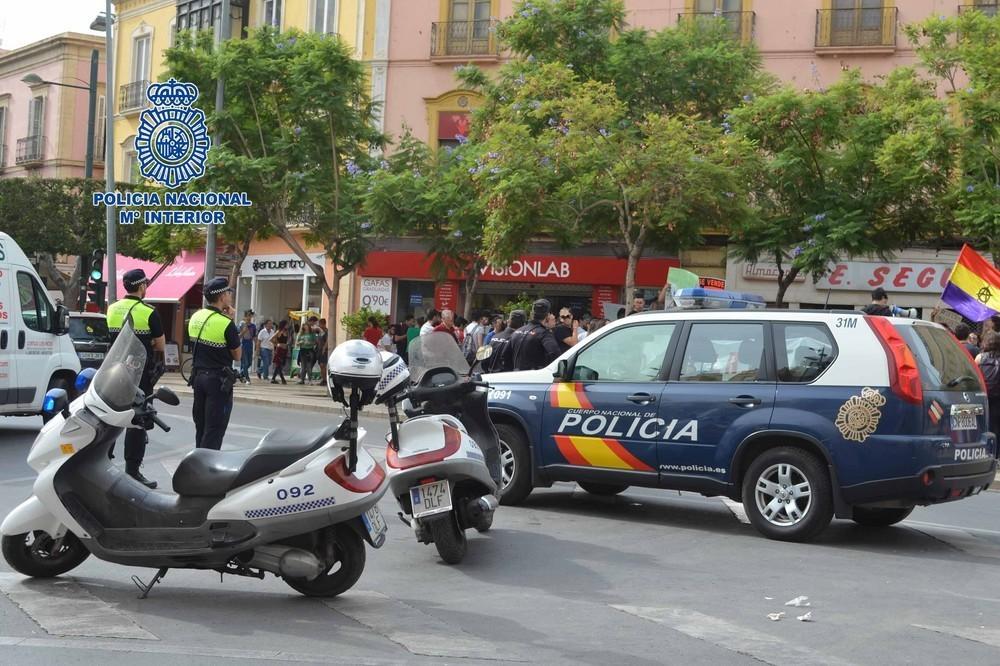 Una boda en la capital acaba con diez invitados detenidos por agredir a policías locales y uno nacional