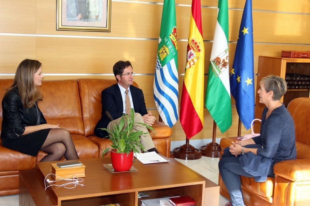 Góngora atiende las demandas del colectivo de personas con fibromialgia y muestra su compromiso de seguir trabajando para que cuenten con los servicios que precisan