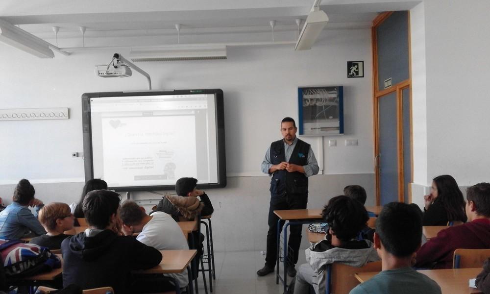 Andalucía Compromiso Digital sensibiliza a lo largo de seis jornadas a 150 ejidenses sobre el uso seguro de Internet