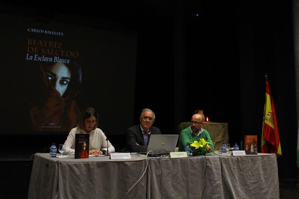 La conferencia de Carlos Ballesta cierra el Ciclo de Encuentros Literarios en El Ejido