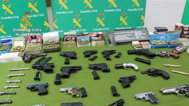 La Guardia Civil detiene a 30 personas pertenecientes a una organización criminal dedicada a la adquisición y  venta de armas de fuego
