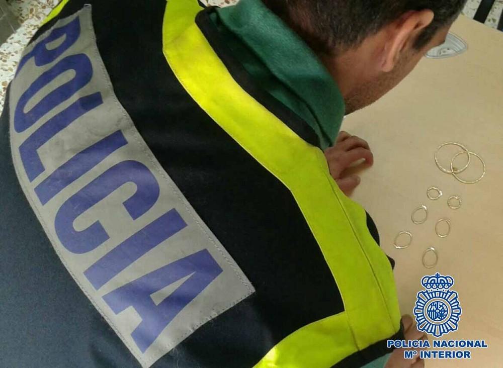 Detenidas tres personas por vender oro falso en tiendas de compra venta de El Ejido, Almería y Granada