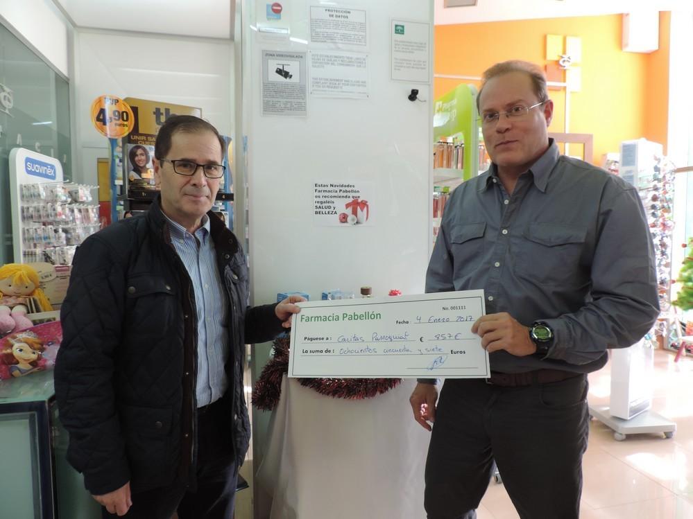 Farmacia Pabellón dona más de 800 euros a Cáritas