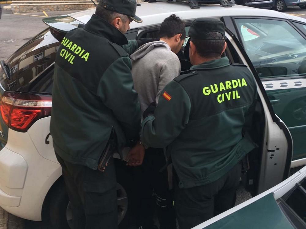 La Guardia Civil de El Ejido detiene a tres jóvenes como presuntos autores de tres delitos de robo con violencia o intimidación