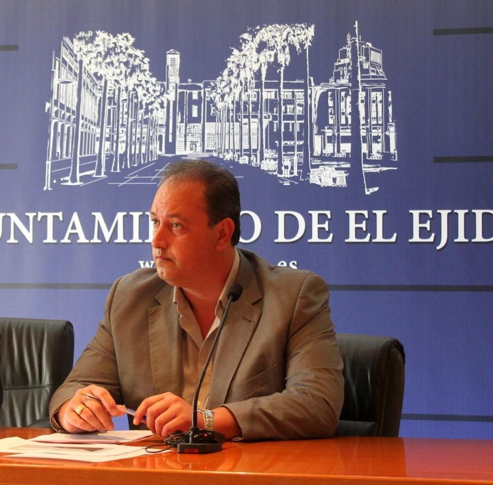 Rivera lamenta que al PSOE le ‘escuezan’ las verdades sobre el canon de mejora que impuso la Junta