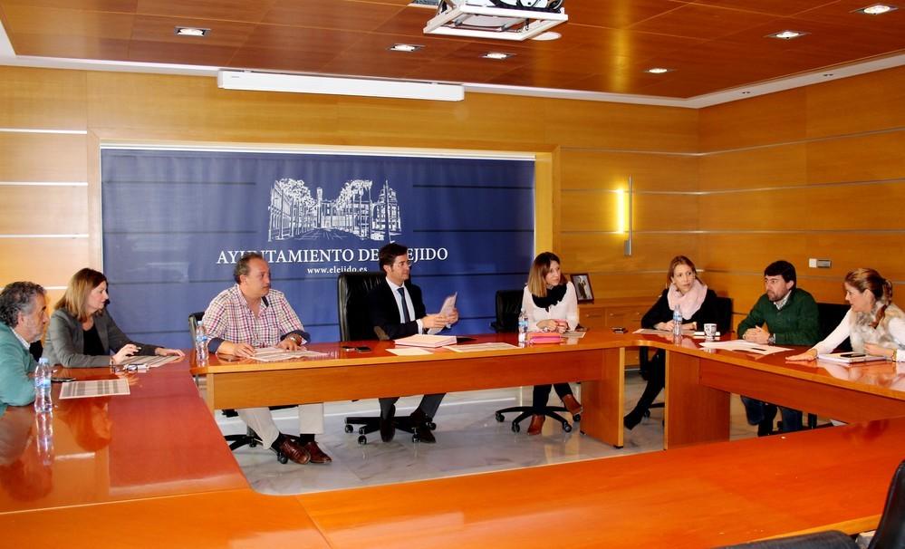 La Junta de Gobierno aprueba licencias de modernización de invernaderos, espectáculos culturales y asuntos relacionados con la gestión diaria