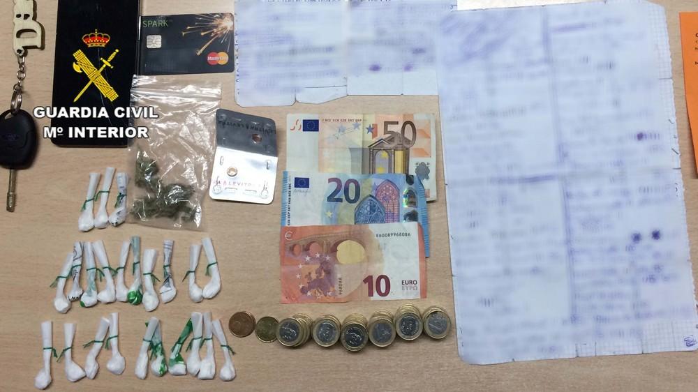 Un detenido en un control de la Guardia Civil en Adra con 23 gramos de cocaína