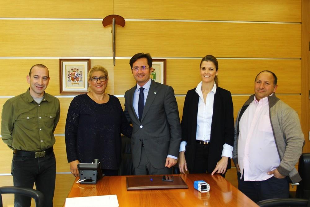 Ayuntamiento de El Ejido y Asociación 'Unión Romaní' sientan las bases para continuar  trabajando a favor de la integración social de la comunidad gitana