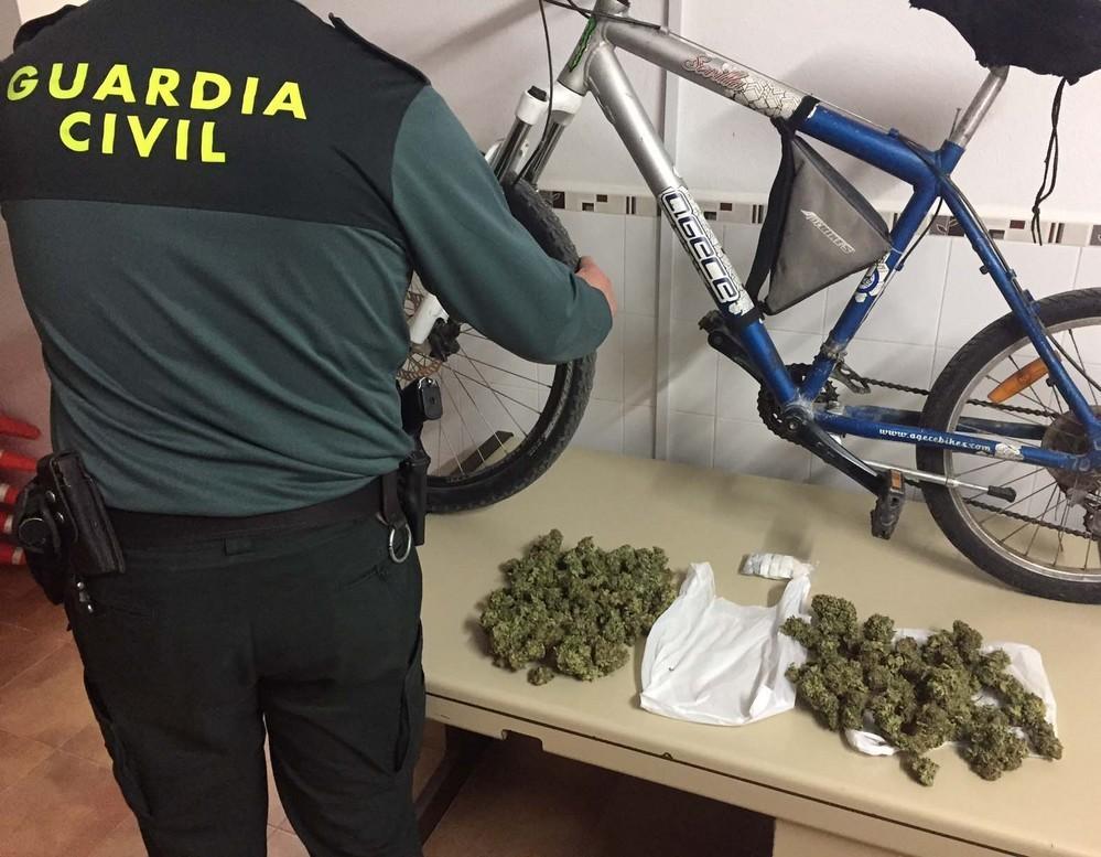 La Guardia Civil detiene a un vecino de La Gangosa por supuesto tráfico de drogas