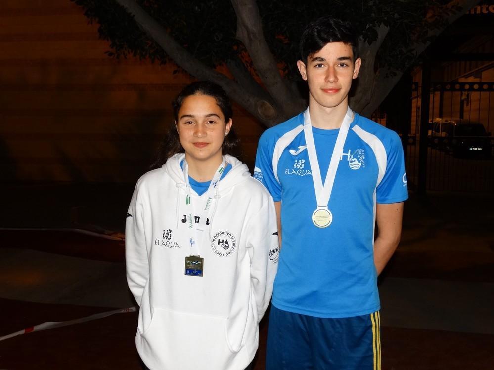 Miguel Guerrero, doble campeón de Andalucía de natación, y Laura Villegas se alza con una medalla de bronce