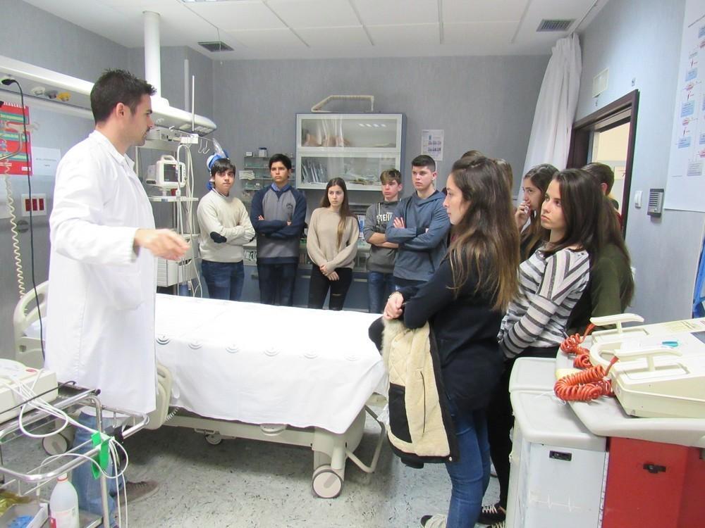 El alumnado de Bachillerato de Ciencias de la Salud del Colegio Sek Alborán realiza una visita al Hospital de Poniente