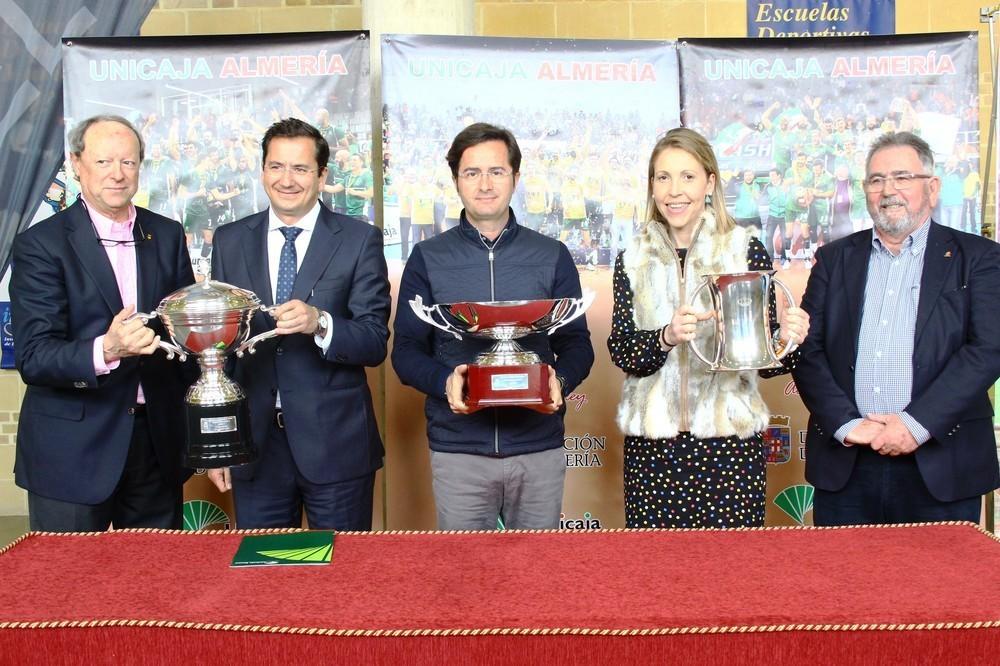 El Ejido acoge ‘El triplete’ de Unicaja Almería con la exposición de las copas de la Supercopa de España, Copa del Rey y Superliga