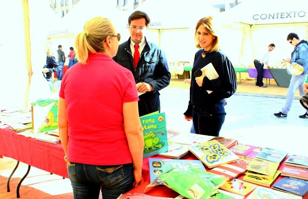 La VII edición de la Feria del Libro estrena los 'Cafés Literarios' con escritores locales como Araceli Sobrino o Xelima G. Arnedo