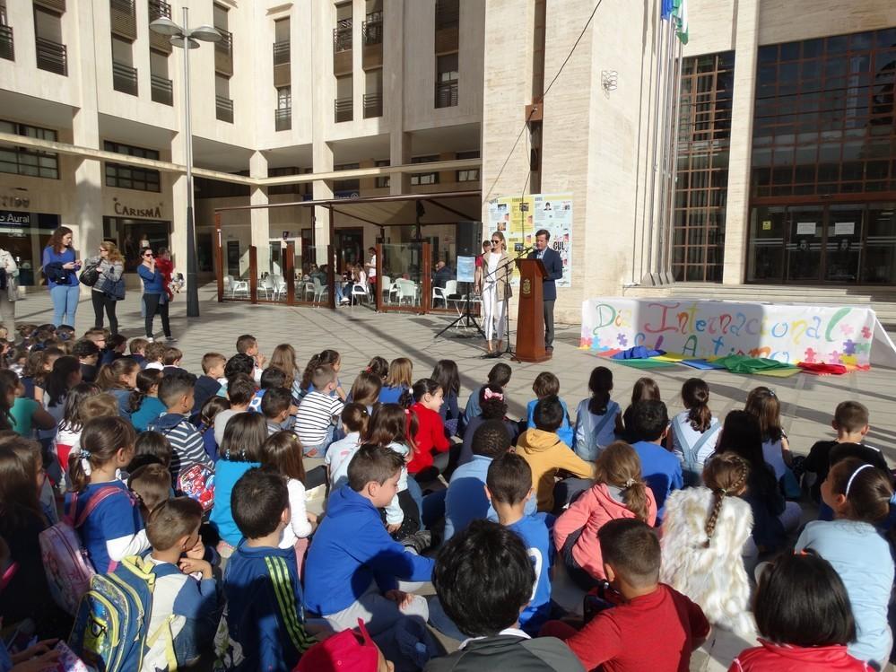 El Ejido ‘rompe barreras’ a favor del autismo con una jornada de  talleres, juegos y cuentacuentos para escolares