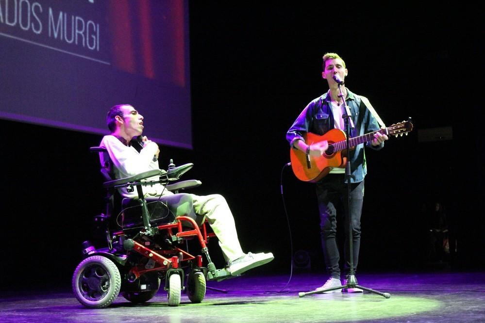 La Asociación de Discapacitados Murgi presenta la temporada primavera-verano con un desfile benéfico de moda inclusiva