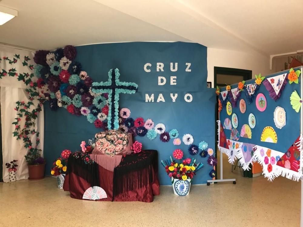 El CEIP Tierno Galván de El Ejido recibe el primer premio de las cruces de mayo escolares