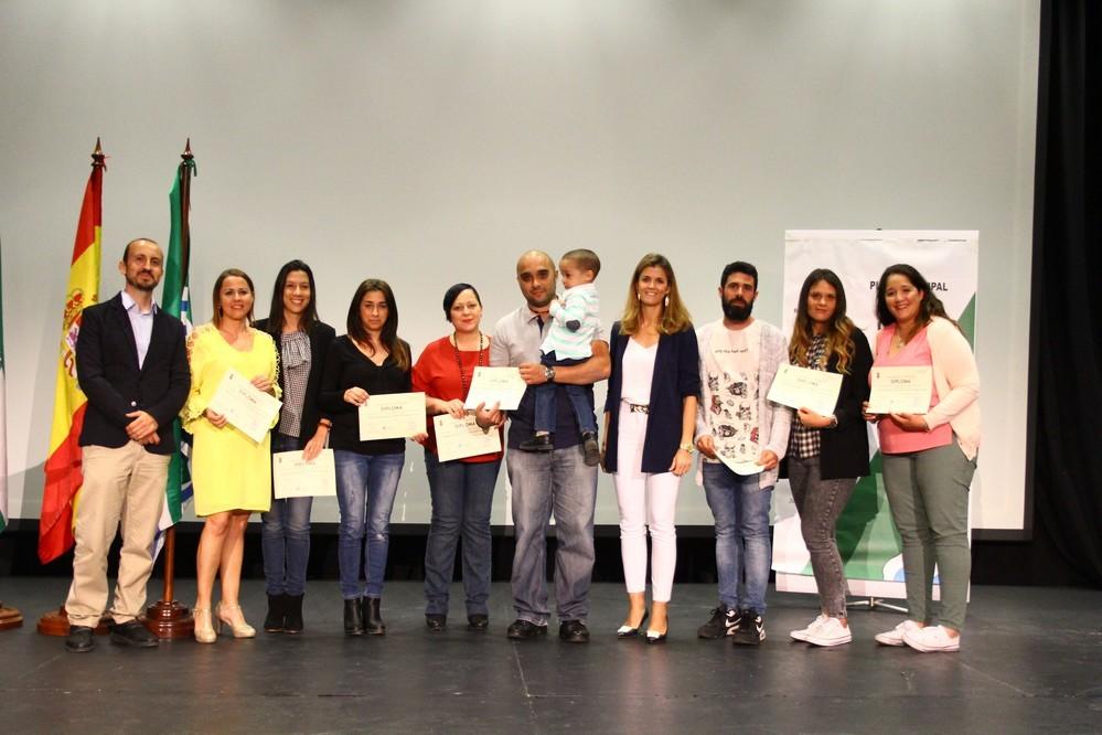 Más de 200 padres y madres ejidenses aprenden a mejorar la comunicación con sus hijos gracias a las Escuelas de Familia
